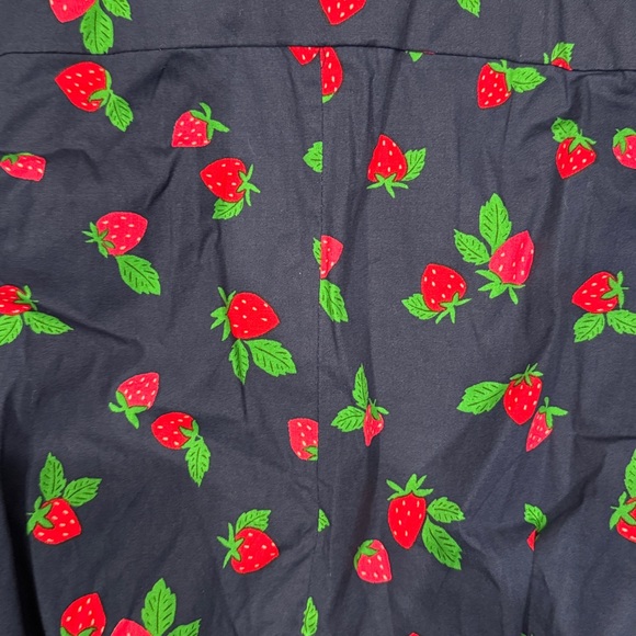 🆕 Kate Spade tossed strawberry shirtdress - Picture 9 of 9